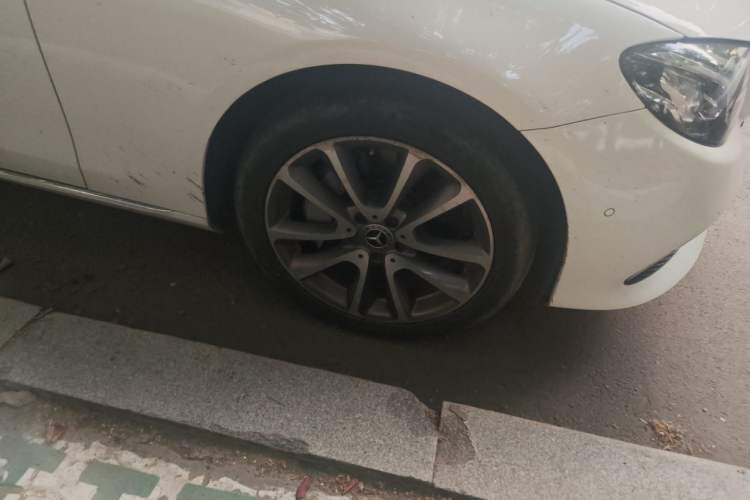 Used Mercedes-Benz E-Class 2018 E 300 L Luxury Model Right Front Wheel Hub