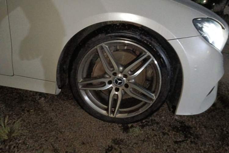 Used Mercedes-Benz E-Class 2018 E 200 Coupe Right Front Wheel Hub