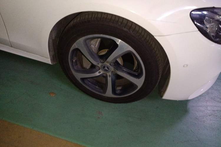 Used Mercedes-Benz E-Class 2018 E 300 Sport Edition Right Front Wheel Hub