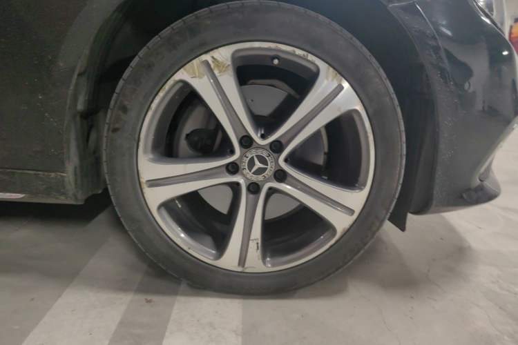 Used Mercedes-Benz E-Class 2018 Facelift E 200 L Sport Edition Right Front Wheel Hub