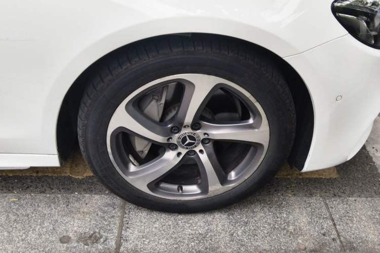 Used Mercedes-Benz E-Class 2018 E 300 L Sport Luxury Edition Right Front Wheel Hub