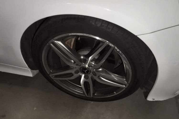 Used Mercedes-Benz E-Class 2018 E 200 Convertible Coupe Right Front Wheel Hub