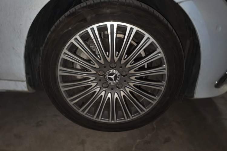 Used Mercedes-Benz E-Class 2018 Facelift E 200 L Sport Edition Right Front Wheel Hub