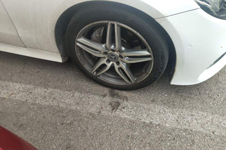 Used Mercedes-Benz E-Class 2018 E 200 4MATIC Coupe Right Front Wheel Hub