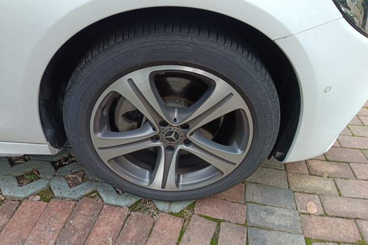 Used Mercedes-Benz E-Class 2018 Facelift E 200 L Sport Edition Right Front Wheel Hub