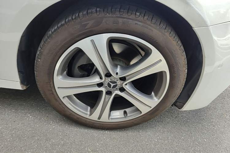 Used Mercedes-Benz E-Class 2018 Facelift E 200 L Sport Edition Right Front Wheel Hub