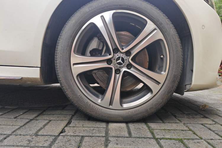 Used Mercedes-Benz E-Class 2018 E 200 L Sport Edition Right Front Wheel Hub
