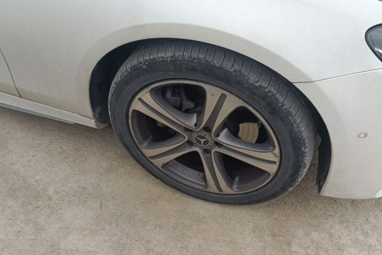 Used Mercedes-Benz E-Class 2018 E 200 L Sport Edition Right Front Wheel Hub