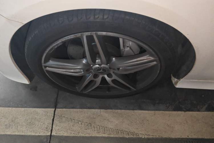Used Mercedes-Benz E-Class 2018 E 200 Coupe Right Front Wheel Hub