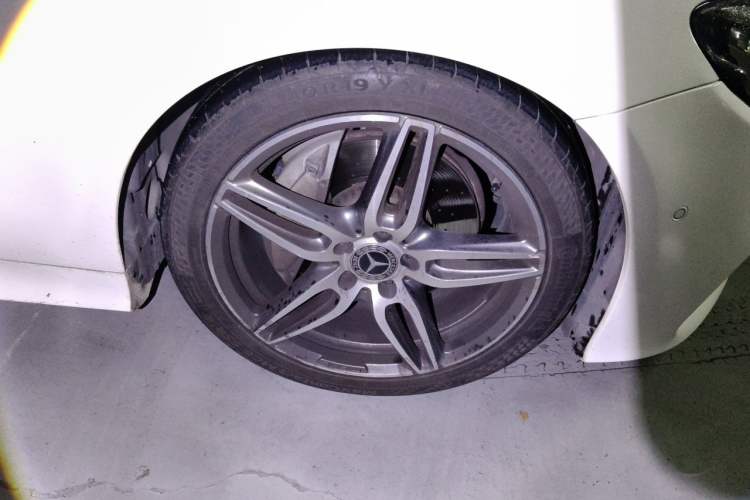 Used Mercedes-Benz E-Class 2018 E 200 Coupe Right Front Wheel Hub