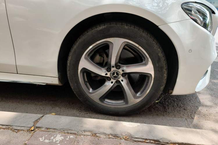 Used Mercedes-Benz E-Class 2018 E 200 L Sport 4MATIC Right Front Wheel Hub
