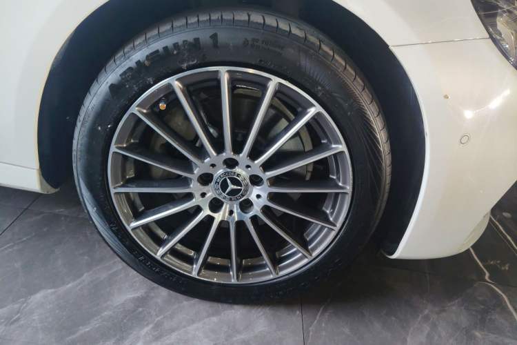Used Mercedes-Benz E-Class 2018 Facelift E 200 L Sport Edition Right Front Wheel Hub