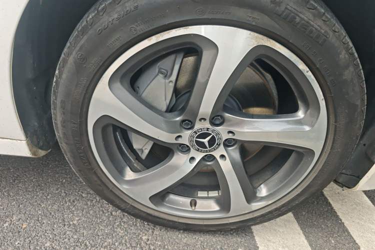 Used Mercedes-Benz E-Class 2018 E 300 L Sport Luxury Edition Right Front Wheel Hub