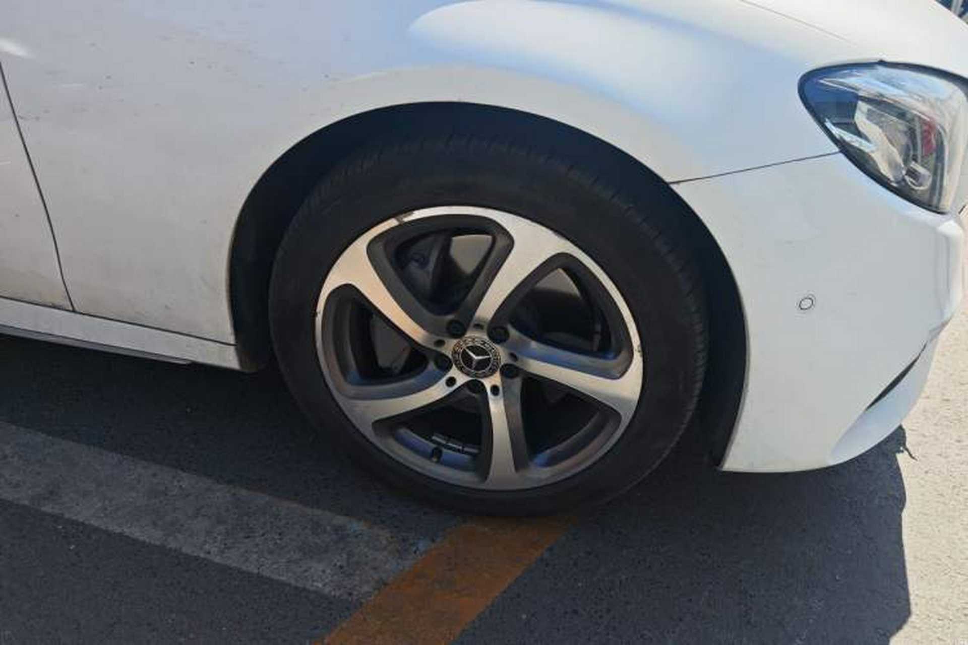 Used Mercedes-Benz E-Class 2018 Restyled E 300 L Sport Luxury Edition Right Front Wheel Hub