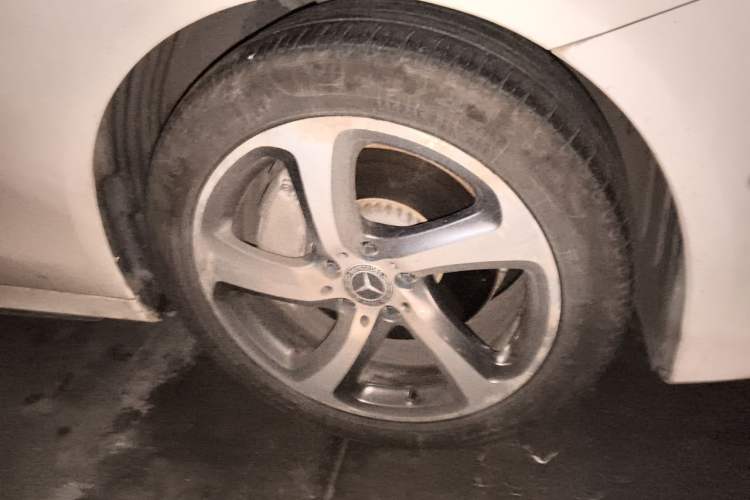 Used Mercedes-Benz E-Class 2018 Restyled E 300 L Sport Luxury Edition Right Front Wheel Hub