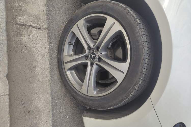 Used Mercedes-Benz E-Class 2018 E 200 L Sport Edition Right Front Wheel Hub