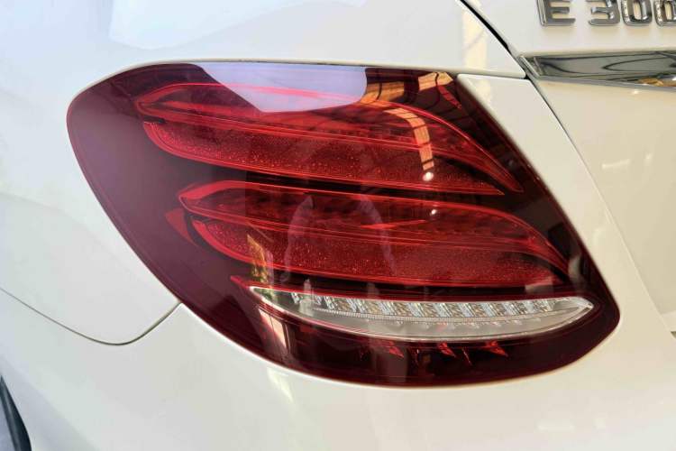 Used Mercedes-Benz E-Class 2018 E 300 L Sport Luxury Edition Right Rear Taillight