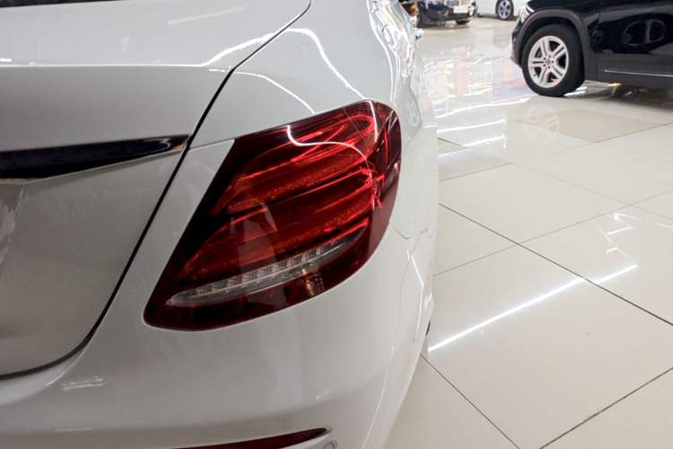 Used Mercedes-Benz E-Class 2018 E 300 L Sporty and Stylish Model Right Rear Taillight