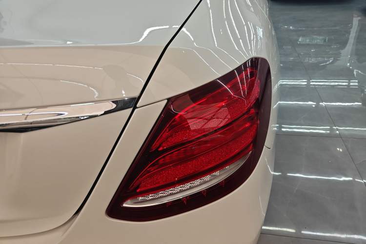 Used Mercedes-Benz E-Class 2018 E 200 L Sport Edition Right Rear Taillight
