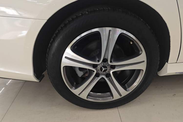 Used Mercedes-Benz E-Class 2018 Facelift E 200 L Sport Edition Right Rear Wheel Hub