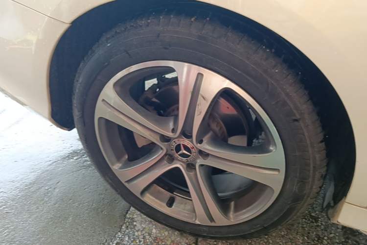 Used Mercedes-Benz E-Class 2018 E 200 L Sport Edition Right Rear Wheel Hub