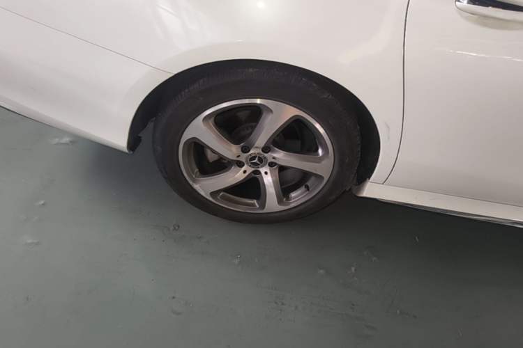 Used Mercedes-Benz E-Class 2018 Restyled E 300 L Sporty and Stylish Edition Right Rear Wheel Hub