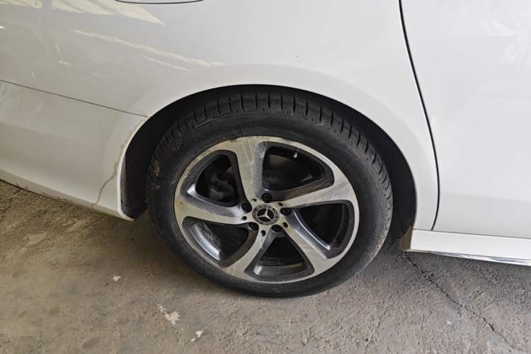 Used Mercedes-Benz E-Class 2018 E 300 L Sport Luxury Edition Right Rear Wheel Hub