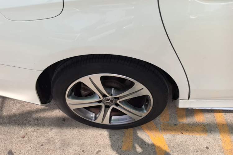 Used Mercedes-Benz E-Class 2018 E 200 L Sport Edition Right Rear Wheel Hub