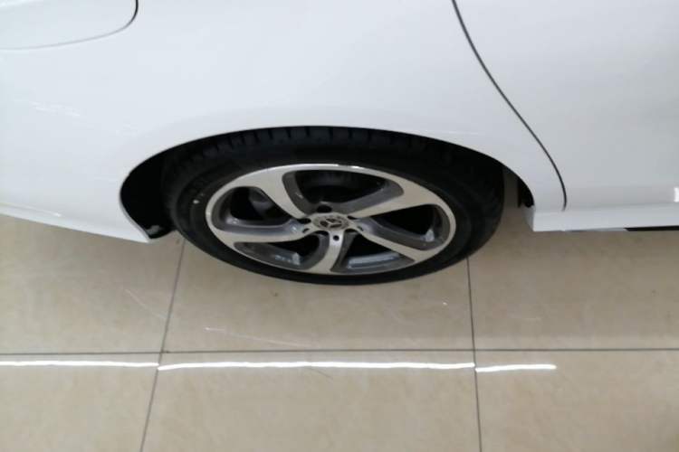 Used Mercedes-Benz E-Class 2018 Facelift E 200 L Sport 4MATIC Right Rear Wheel Hub