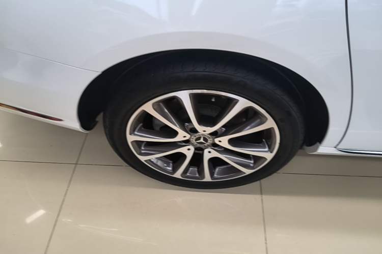Used Mercedes-Benz E-Class 2018 E 200 L Right Rear Wheel Hub
