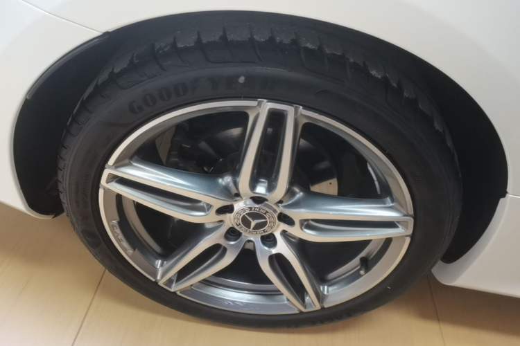 Used Mercedes-Benz E-Class 2018 E 200 Convertible Coupe Right Rear Wheel Hub