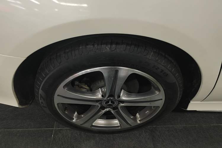 Used Mercedes-Benz E-Class 2018 Facelift E 200 L Sport Edition Right Rear Wheel Hub