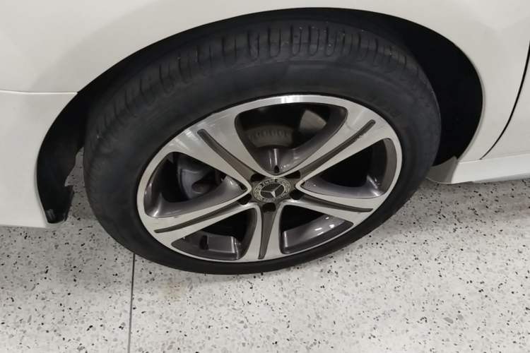 Used Mercedes-Benz E-Class 2018 Facelift E 200 L Sport Edition Right Rear Wheel Hub