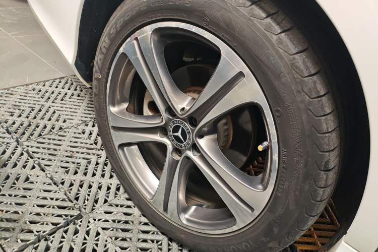 Used Mercedes-Benz E-Class 2018 E 200 L Sport Edition Right Rear Wheel Hub