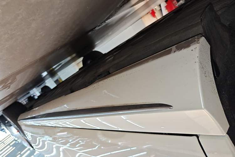 Used Mercedes-Benz E-Class 2018 E 200 L Sport Edition Right Side Sill