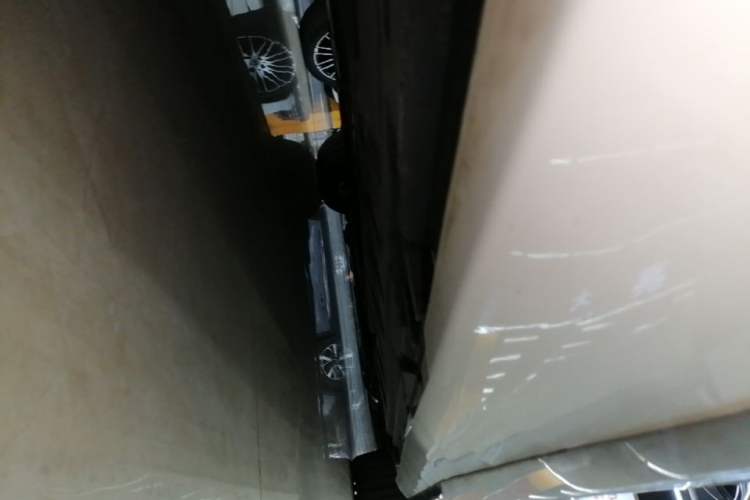 Used Mercedes-Benz E-Class 2018 Facelift E 200 L Sport 4MATIC Right Side Sill