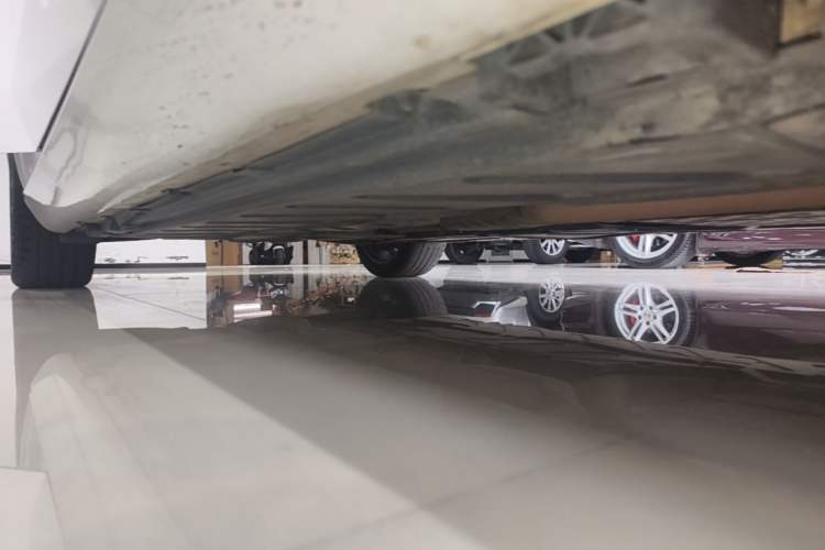 Used Mercedes-Benz E-Class 2018 Facelift E 300 L Luxury Edition Right Side Sill