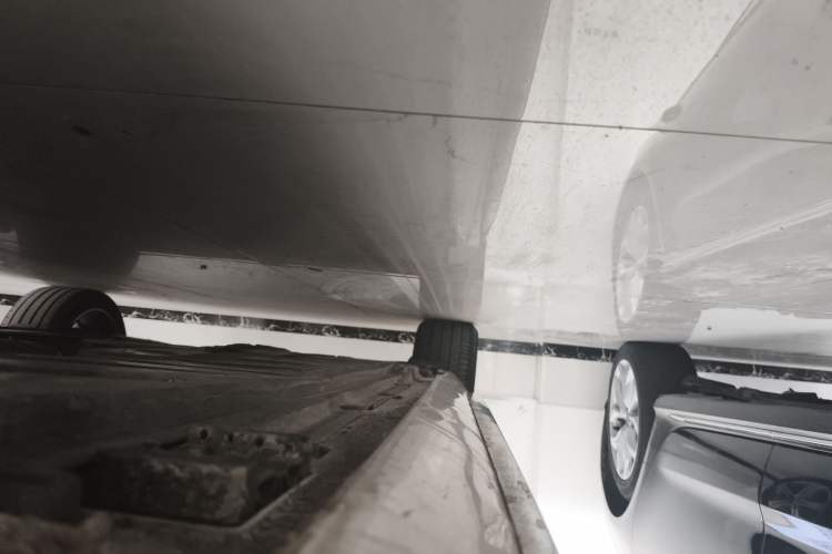 Used Mercedes-Benz E-Class 2018 E 200 L Sport Edition Right Side Sill