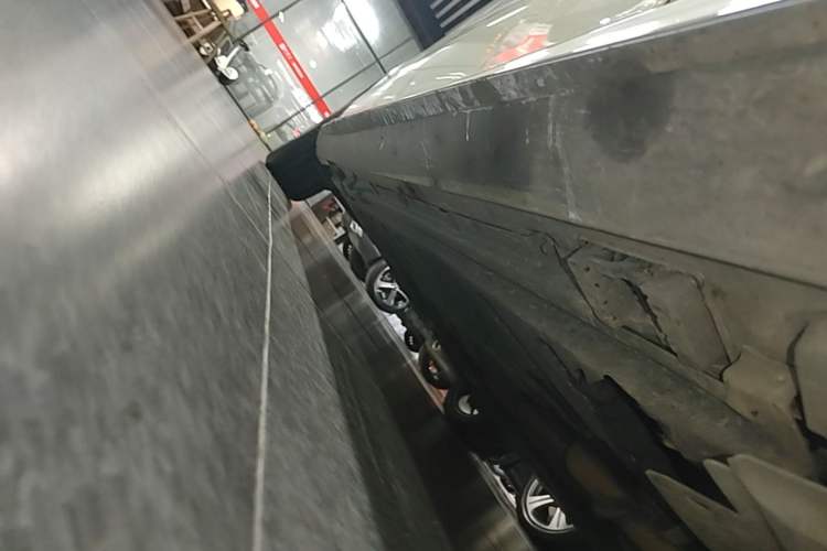 Used Mercedes-Benz E-Class 2018 Facelift E 200 L Sport Edition Right Side Sill