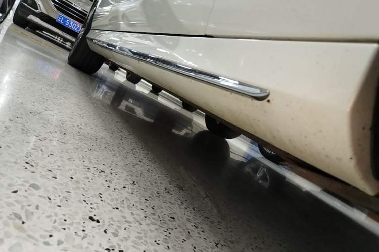 Used Mercedes-Benz E-Class 2018 Facelift E 200 L Sport Edition Right Side Sill