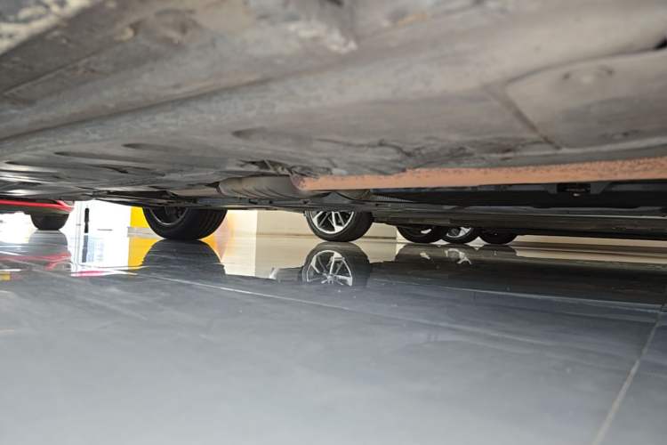 Used Mercedes-Benz E-Class 2018 E 300 L Sport Luxury Edition Right Side Sill