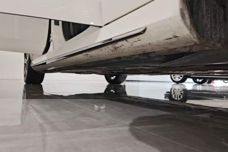 Used Mercedes-Benz E-Class 2018 Facelift E 200 L Sport Edition Right Side Sill