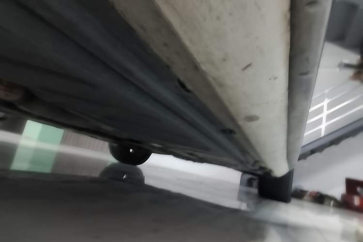 Used Mercedes-Benz E-Class 2018 E 200 L Sport Edition Right Side Sill