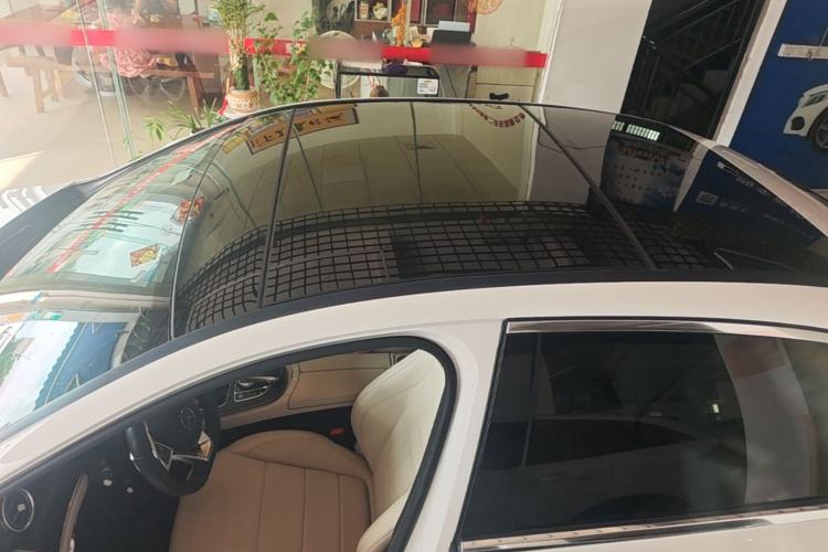 Used Mercedes-Benz E-Class 2018 E 300 L Sporty and Stylish Model Roof