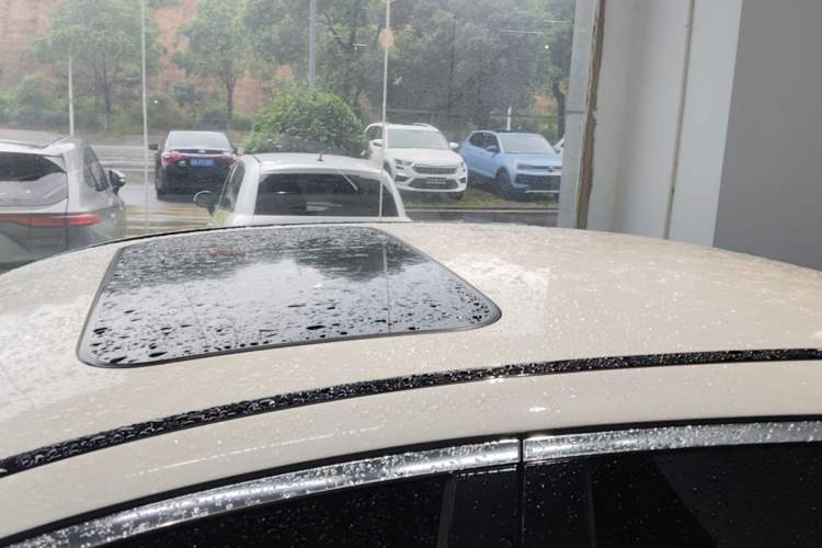 Used Mercedes-Benz E-Class 2018 Facelift E 200 L Sport Edition Roof