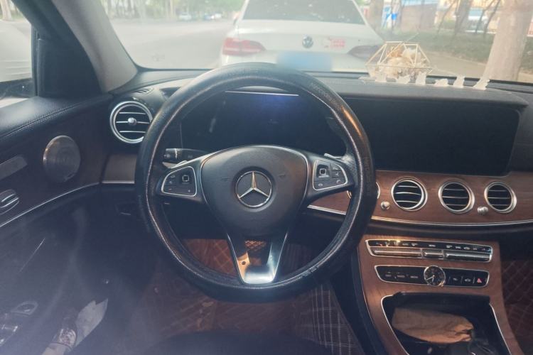 Used Mercedes-Benz E-Class 2018 E 300 L Luxury Model Steering Wheel