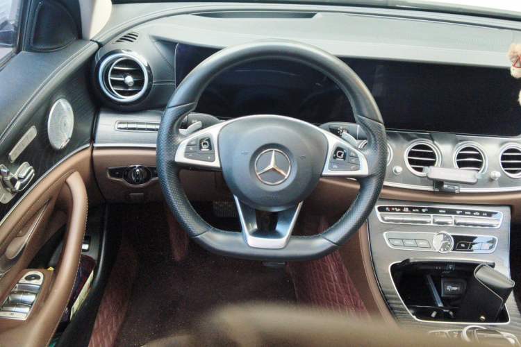 Used Mercedes-Benz E-Class 2018 E 300 L Sport Luxury Edition Steering Wheel