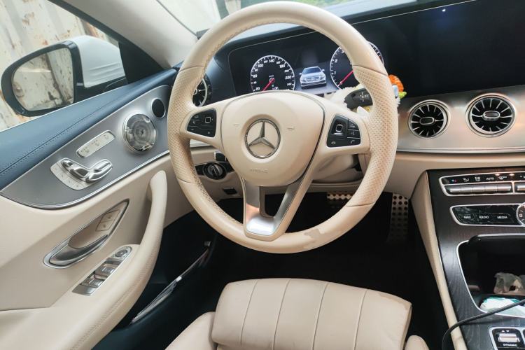 Used Mercedes-Benz E-Class 2018 E 200 4MATIC Coupe Steering Wheel