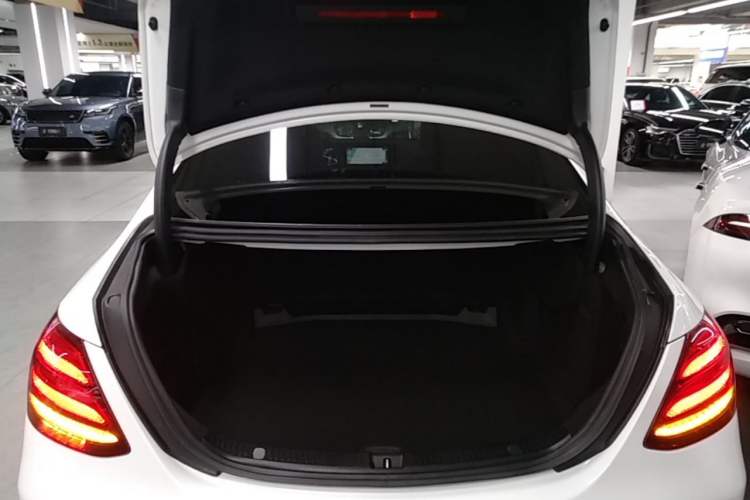 Used Mercedes-Benz E-Class 2018 Facelift E 200 L Sport Edition Trunk