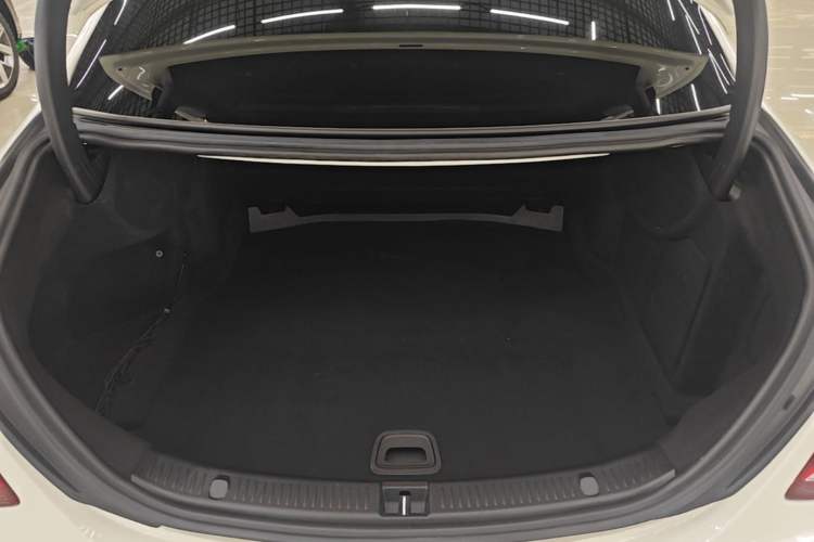 Used Mercedes-Benz E-Class 2018 Facelift E 200 L Sport Edition Trunk